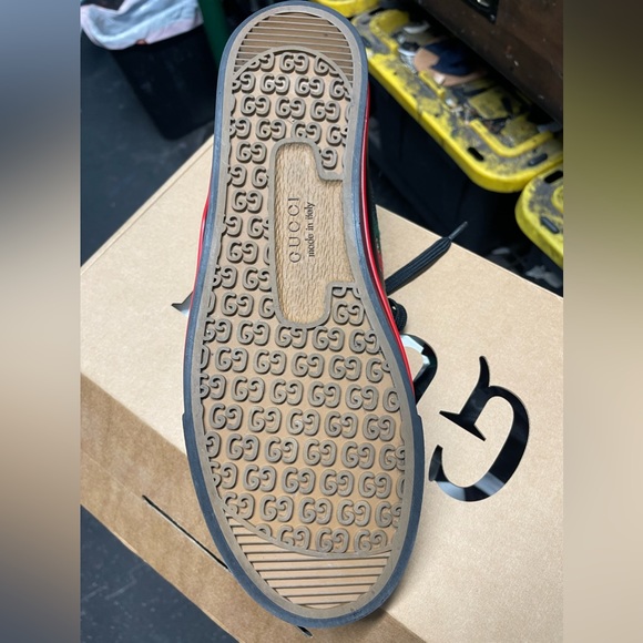 Designer Gucci Shoes. Size 10. Semi-used.. shoes were wears about three times - Picture 8 of 8